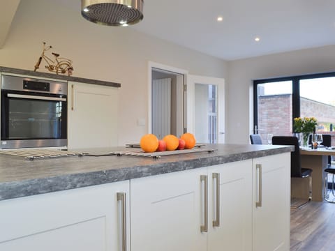 Fantastic kitchen with breakfast bar | The Carriage House - Station House Cottages, Upper Poppleton, near York