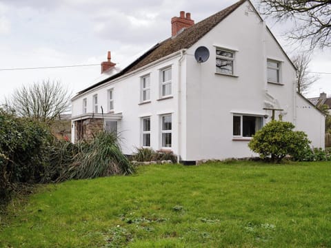 Attractive holiday home | Middleton Hall, Rhossilli, near Swansea