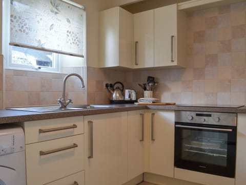 Kitchen | Bridgend Cottage, Lostwithiel