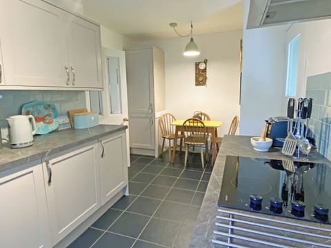 Kitchen and breakfast area | Am Bothan, Naast, near Poolewe