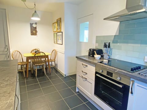 Kitchen and breakfast area | Am Bothan, Naast, near Poolewe