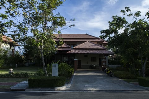 PhukeLaguna 4 bedrooms thai  pool villa 