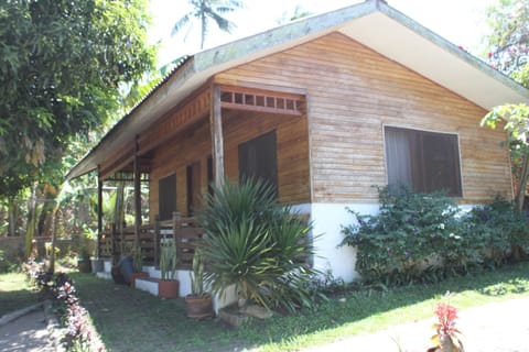 CARASUCHI VILLA GARDEN BUNGALOWS