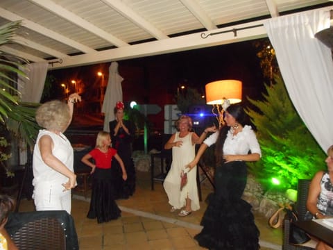 ENTERTAINMENT.. VILLARICOS STYLE ! 