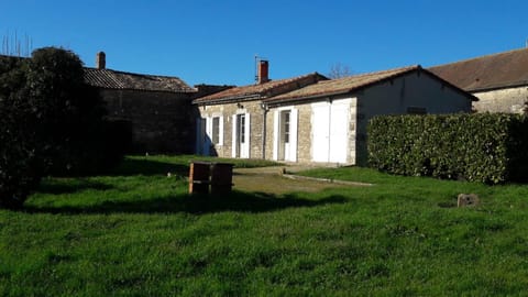 Vue générale depuis le jardin clos
