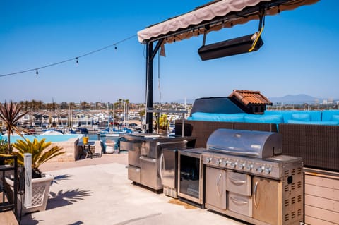 Roof Deck BBQ & Wet Bar