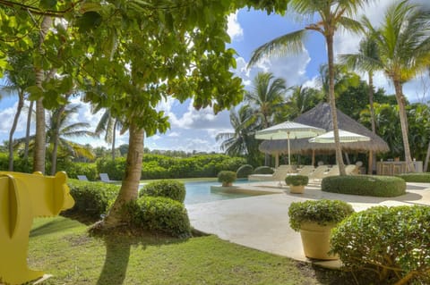 Yellow Bear - Beautiful Villa with Golf views (8350)