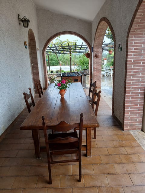 Tavolo grande del portico