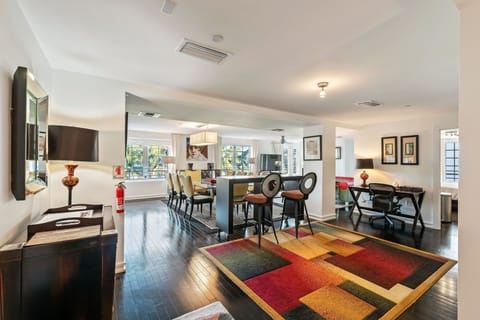 Panoramic beach views on Ocean Drive. Perect apartment, perfect location!