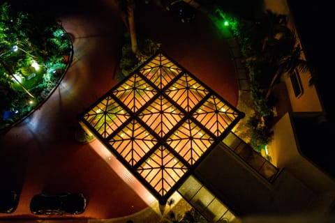 Valet Parking offered free to you. You'll want to tip the guys at your departure