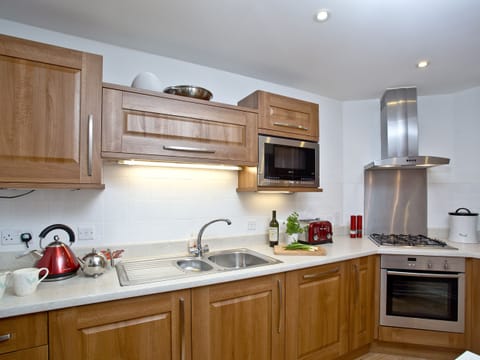 Kitchen | Poseidon Penthouse - Bredon Court, Newquay