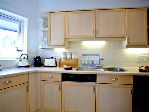 Kitchen | 55 Moorings Reach - Moorings Reach, Brixham
