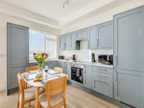 Well equipped kitchen area | 7 Vista Apartments - Vista Apartments, Paignton