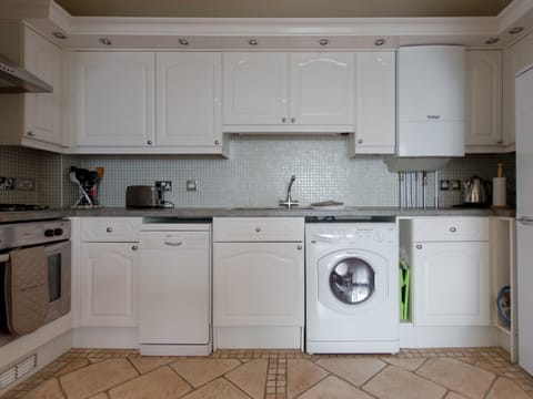 Kitchen | 7 The Priory, Shanklin