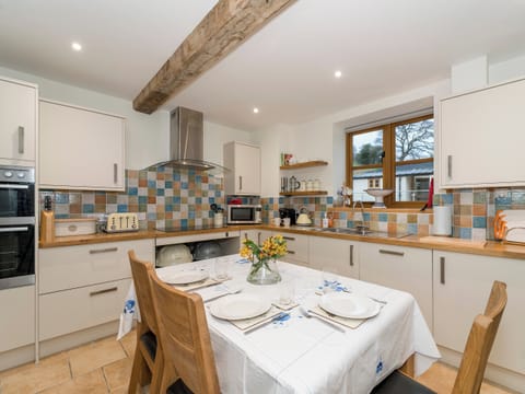 Kitchen and dining area | Ysgubor, Pwllglas, near Ruthin