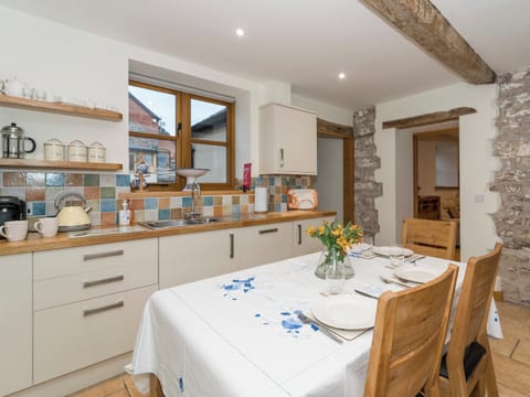 Kitchen and dining area | Ysgubor, Pwllglas, near Ruthin