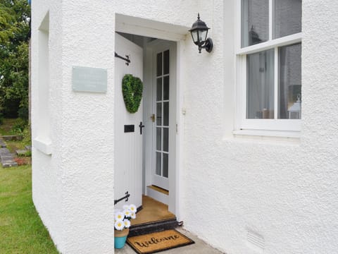 Charming main entrance | The Old School House Cottage, Kettins, near Blairgowrie