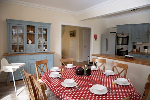 Newly renovated, breakfasting kitchen with period features & furnishings