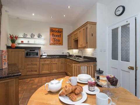 Kitchen and dining room | The Counting House, Wirksworth, near Matlock