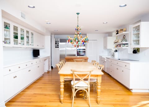 Large eat-in Kitchen