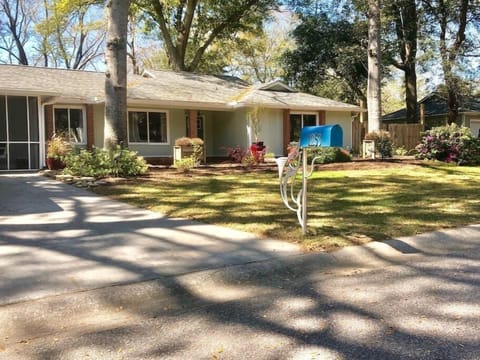 Historical oaks providing shade on the entire home, with manicured landscaping and plants!