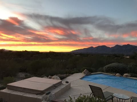 Hot tub, pool and sunsets!