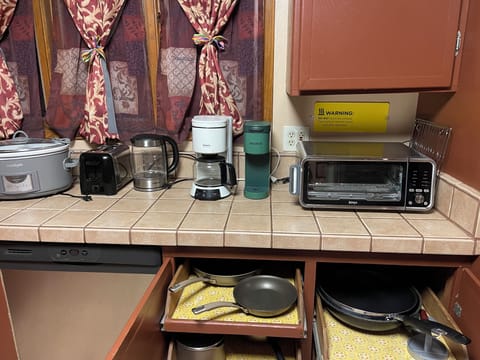 Fully equipped kitchen, perfect for festive family dinners