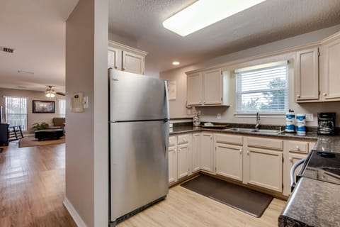 Kitchen - The large kitchen offers plenty of counter space to give everyone a work area that is joining in to help prepare meals.