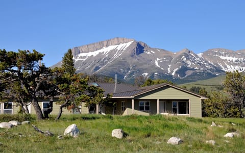 Rocky Mountain Front Retreat with Ear Mountain