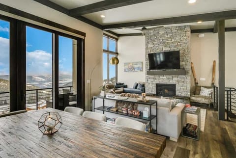 Welcome to Headwall Drive Brand New ski in/ski out Luxury