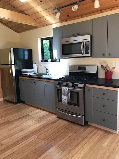 fully equiped kitchen