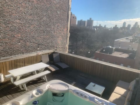 Private roodeck with hot tub overlooking park