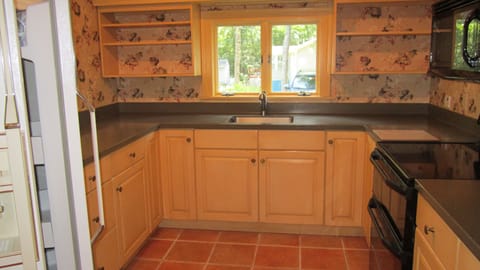 Fully equipped new kitchen