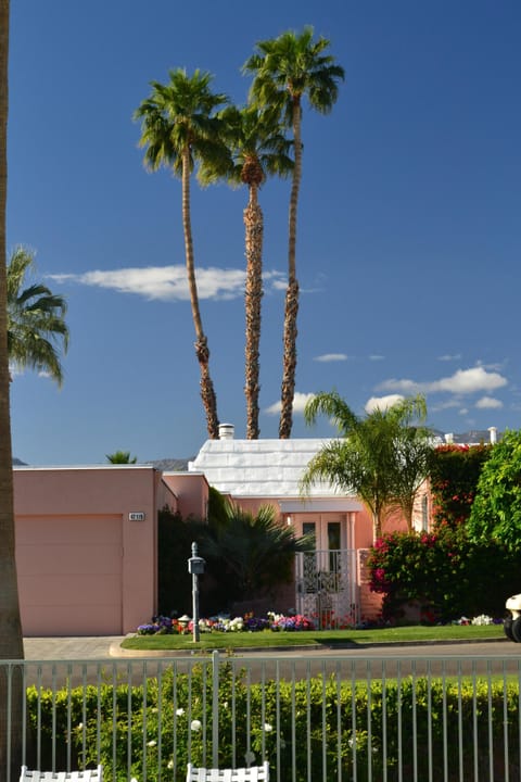 3 Palms entry- viewed from the Pool