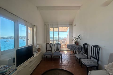 living room to terrace