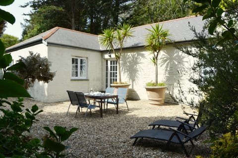 St Corantyn Cottage, sleeping four, is an exquisite holiday cottage set in the tranquillity and seclusion of the magnificent Bonython Estate