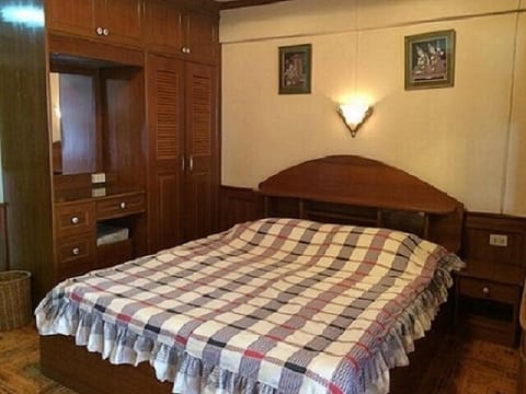 One Bedroom with Kitchen &amp; Balcony #4