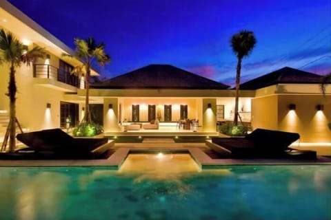 Modern 4 Bedroom Villa Views, Canggu