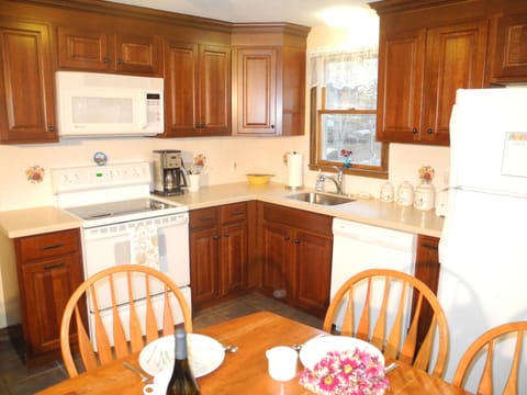 Fully equipped kitchen.