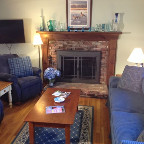 Enjoy expanded cable and DVD player capable of streaming.