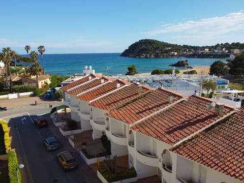 Renovated house 40m from the beach
