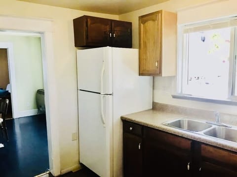 Kitchen with double sink, garbage disposal, & refrigerator/freezer/ice combo.
