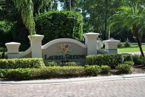 Entrance to Laurel Green South
