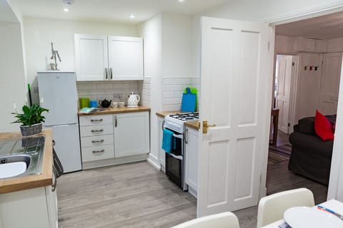 The fully equipped kitchen