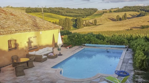 Las Mothes swimming pool and view