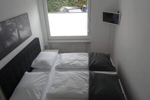 b6b24fec-d5da-40ee-a511-5ae6e39dc1f2