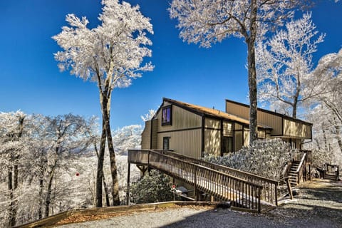 Beech Mountain Vacation Rental | 3BR | 2BA | 1,300 Sq Ft | Stairs to Access