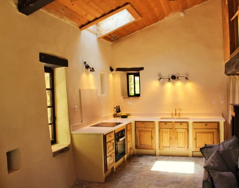 Main kitchen 1 of 3 (with dishwasher)