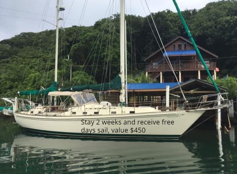 sailboat, Kayaks, dock, bar, BBQ, 2 bdr, 2 bthr, loft with bed, pull sofa, A/C