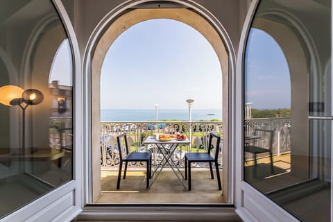 balcony